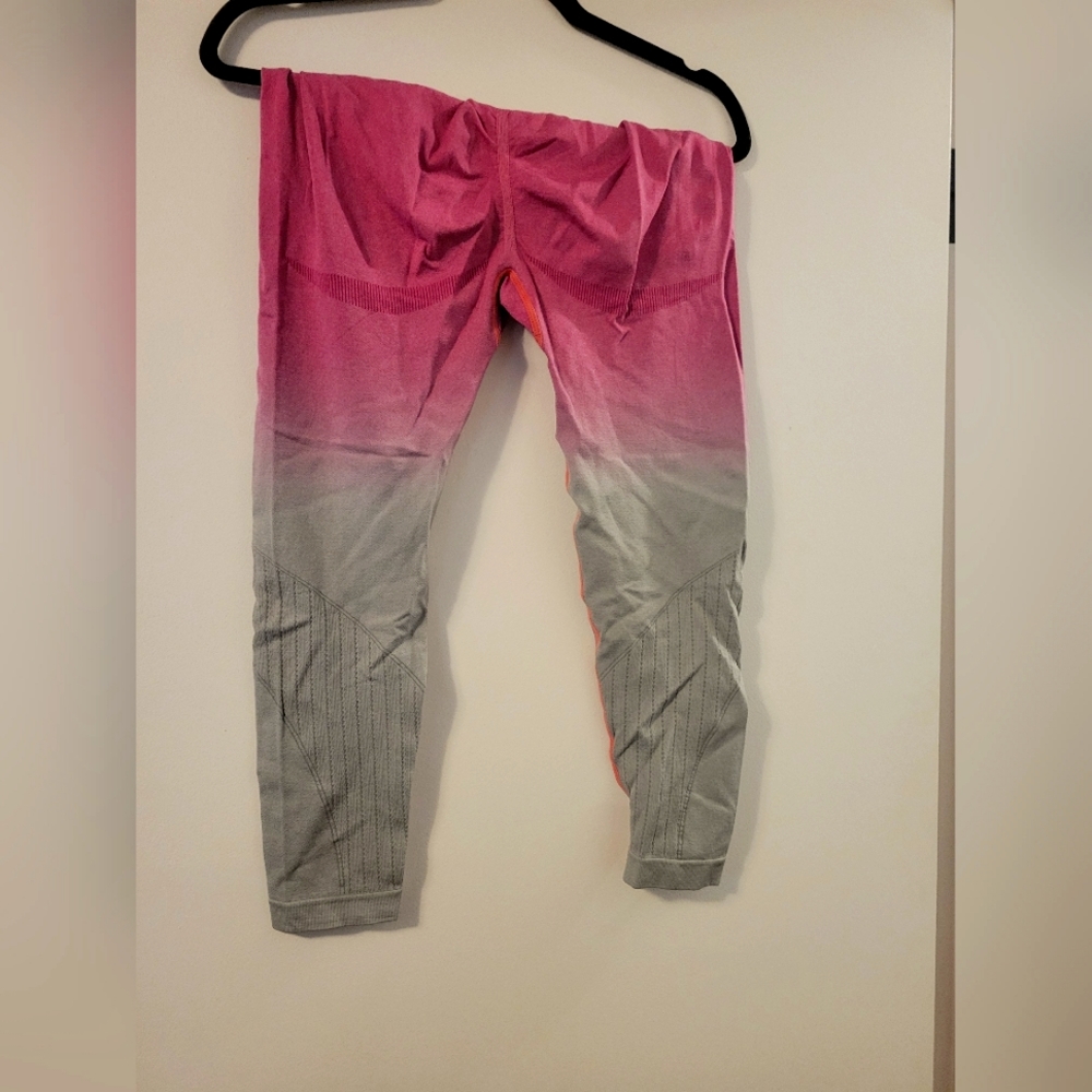 Butt Hugging Calf Length Pink Ombre Leggings LG